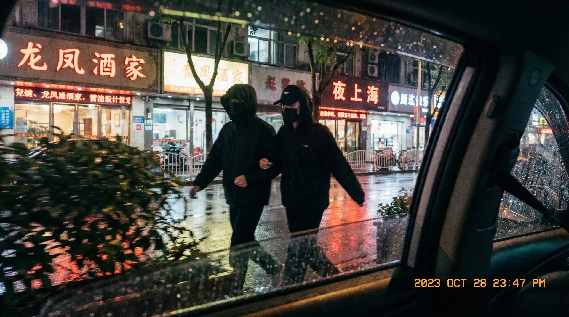八方体育网站 - 顶流明星深夜密会现场抓拍照片